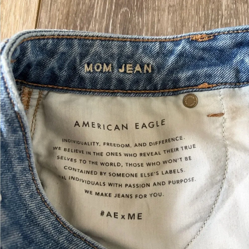 American Eagle High Rise Mom Jeans Women's Size 4 - Picture 6 of 9